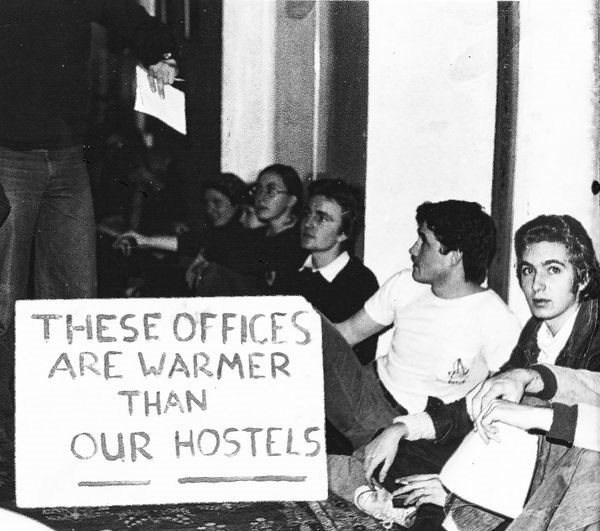 Picture of students in hotel hallway