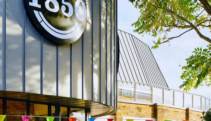 External of 1850 bar