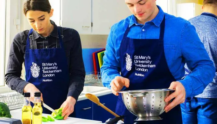 Students in the nutrition kitchen