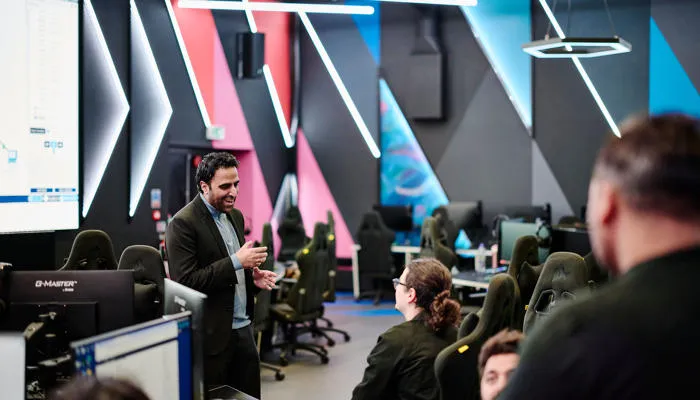 Prins computer science lecturer teaching in esports arena