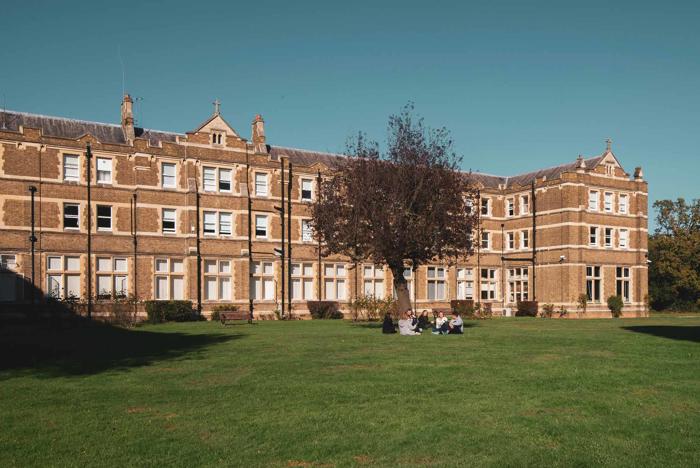 priests-lawn-students-tree