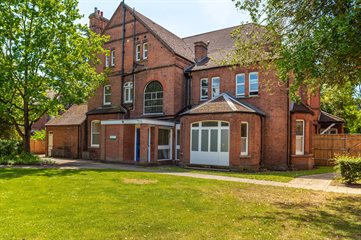 study-abroad-wadegrave-house
