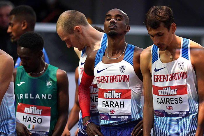 Emile Cairess and Sir Mo Farah on start line of race