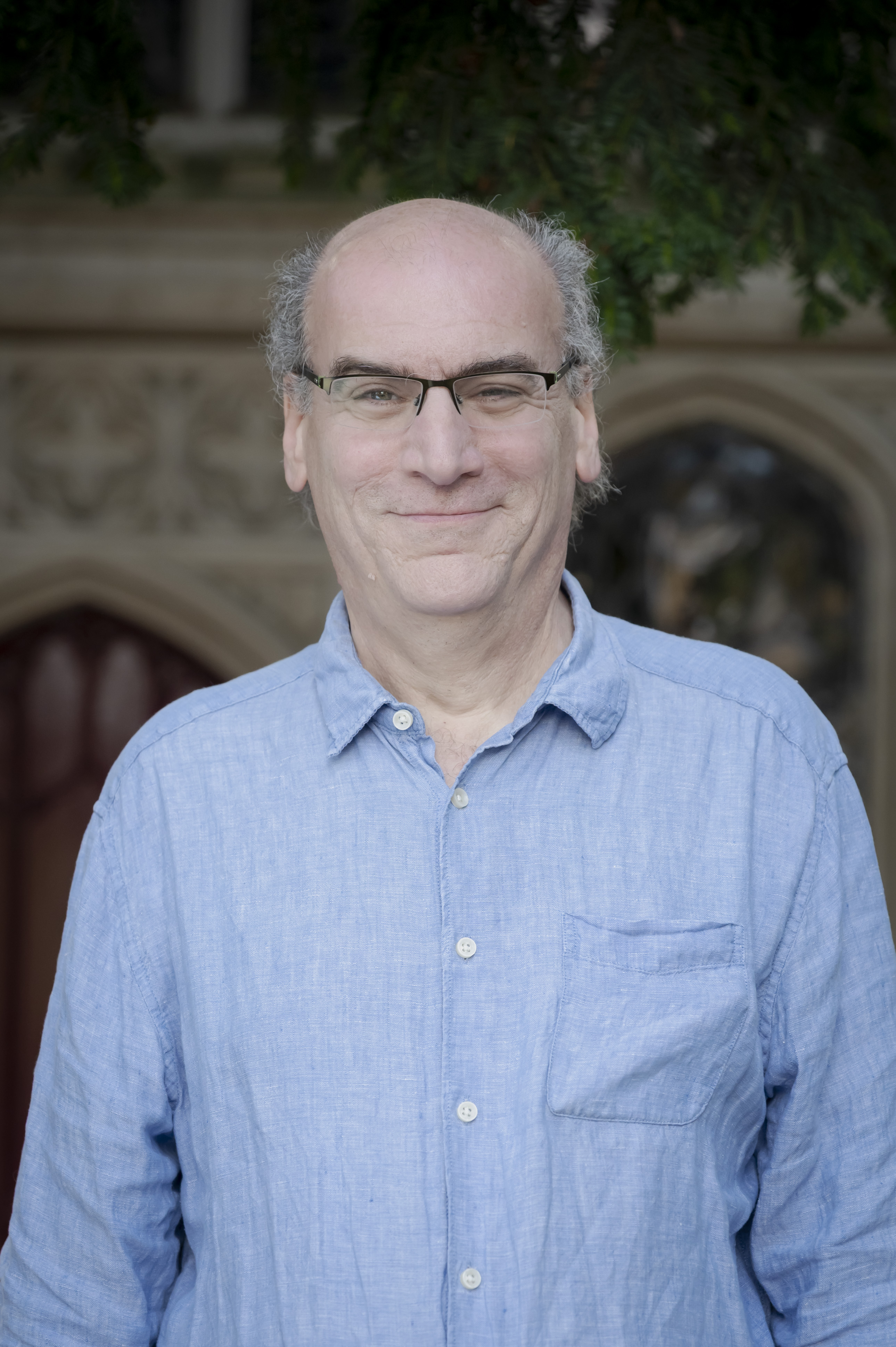 Dr Russell Schechter headshot